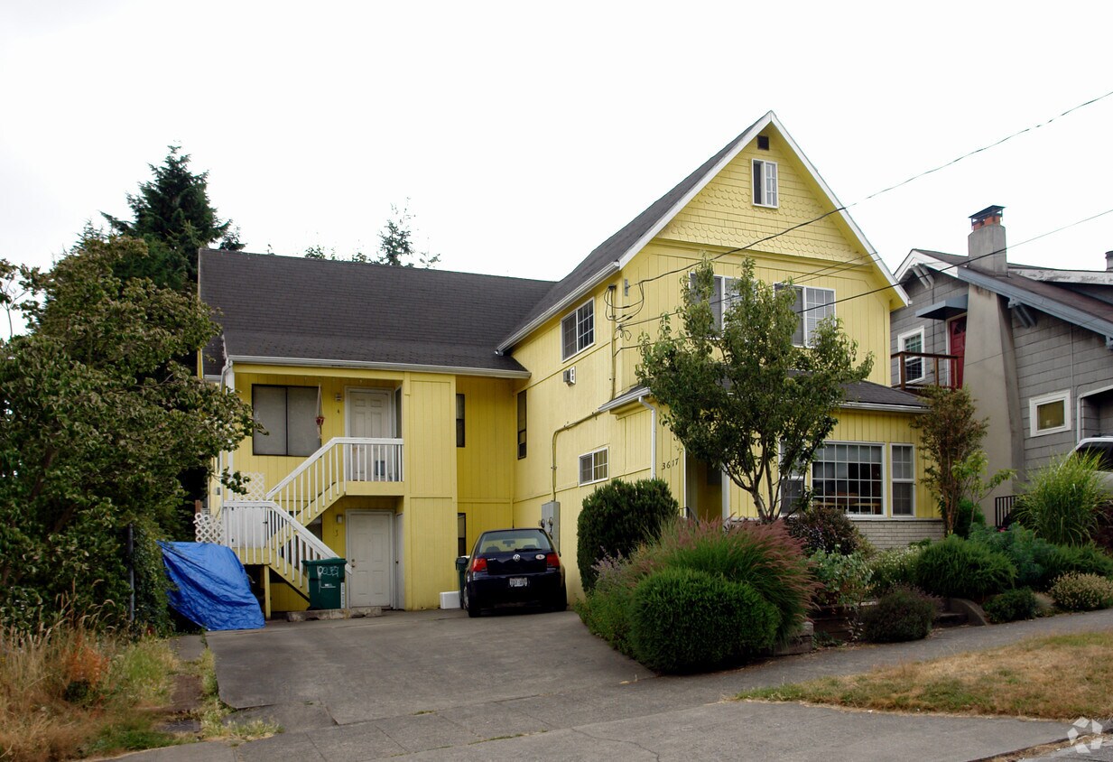 Primary Photo - 3617 Palatine Ave N