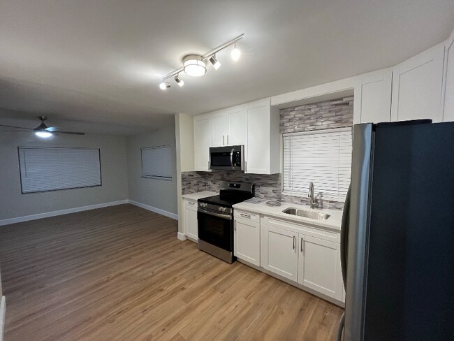 Foto del edificio - 1752 NE 51st St