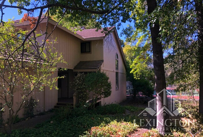 Foto del edificio - Wonderful, 3BD/2.5BA Home + Loft, in Oak C...