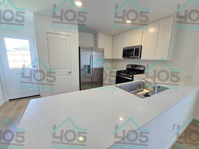 Building Photo - NEWLY BUILT 3 BEDROOM RENTAL