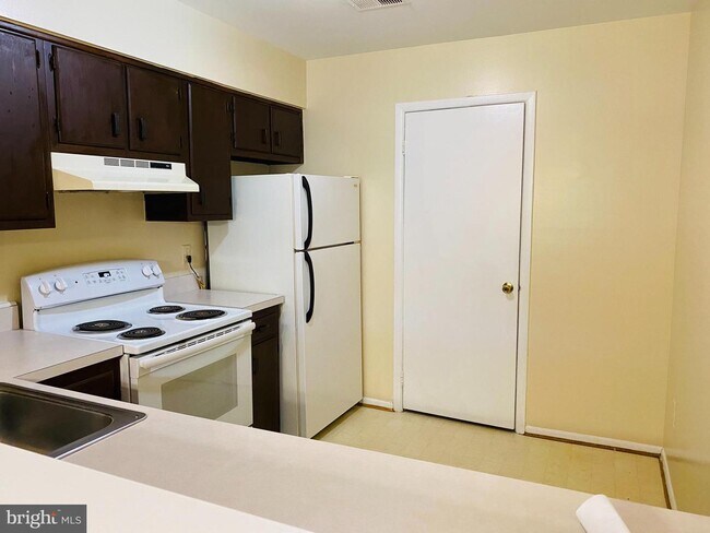 Building Photo - 3809 El Camino Pl