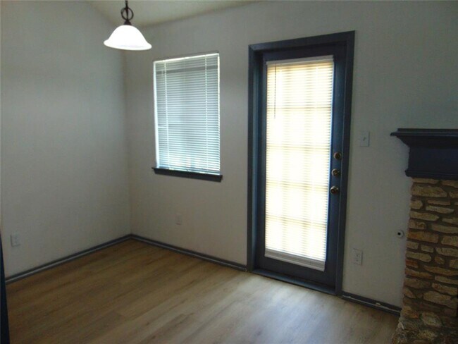 Foto del edificio - 508 Burlwood Ct