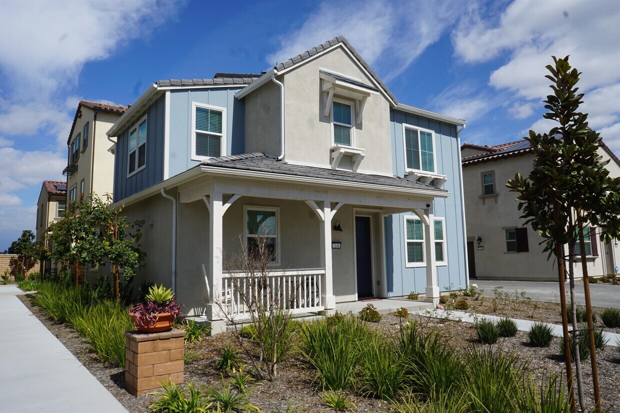 Foto principal - 7648 Channel View St