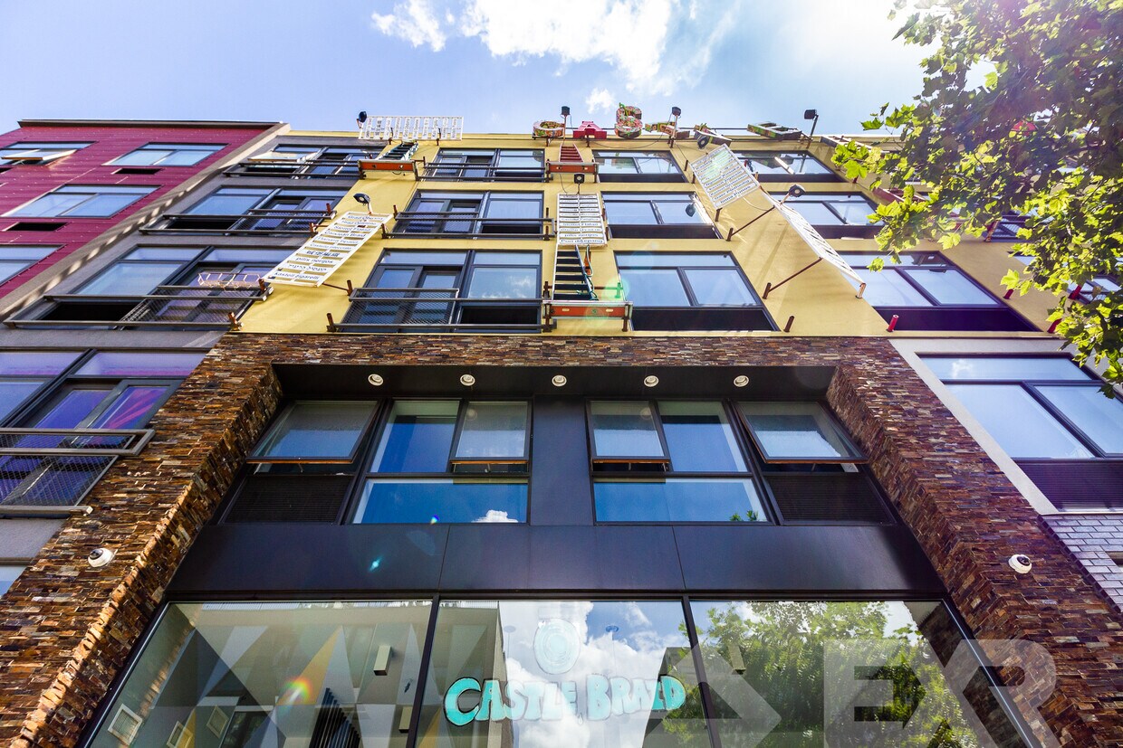 Foto principal - 114 Troutman St