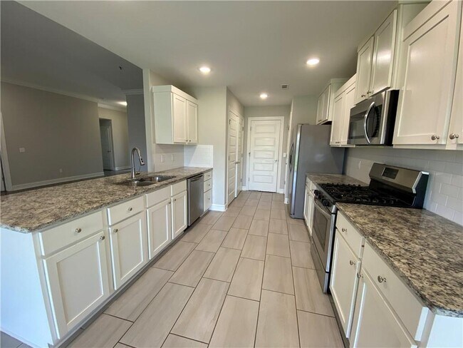 Building Photo - 3804 SW Mistletoe Ave