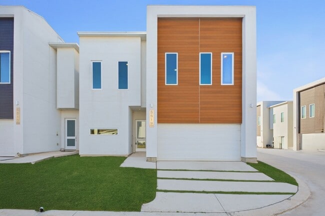 Foto del edificio - 5519 Paraiso Pl