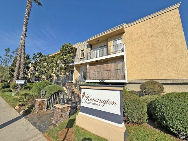 Building Photo - 5000 Whitsett Ave