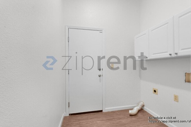 Foto del edificio - 27 Silver Poplar Ct