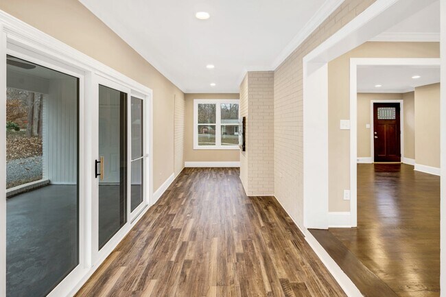 Foto del edificio - 6915 Lakeside Dr