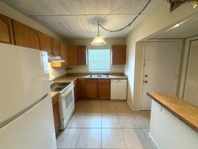 Building Photo - 2836 Somerset Park Dr