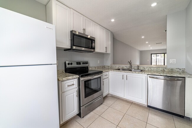 Building Photo - 2720 S Oakland Forest Dr