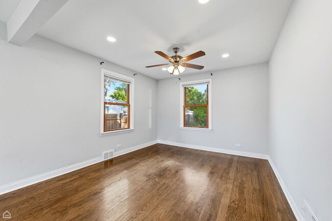 Building Photo - 805 Norfolk Ave