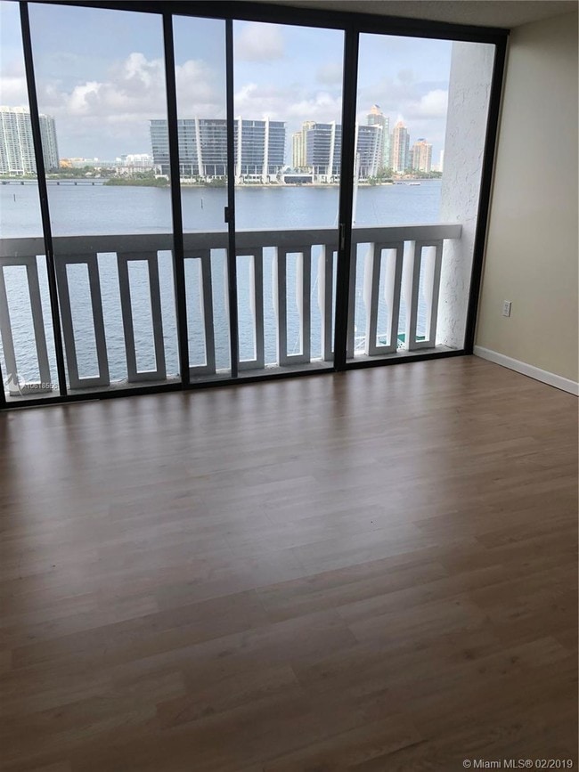 Building Photo - EDEN ROC CONDO
