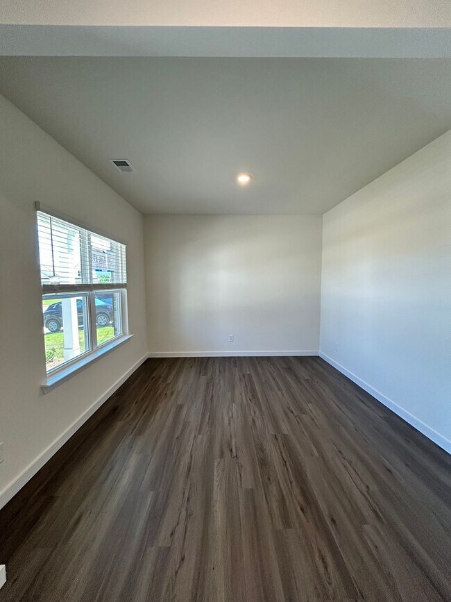 Building Photo - New Construction! 5 bedrooms, 3.5 baths, bonus room, plenty of storage, 2 car garage!