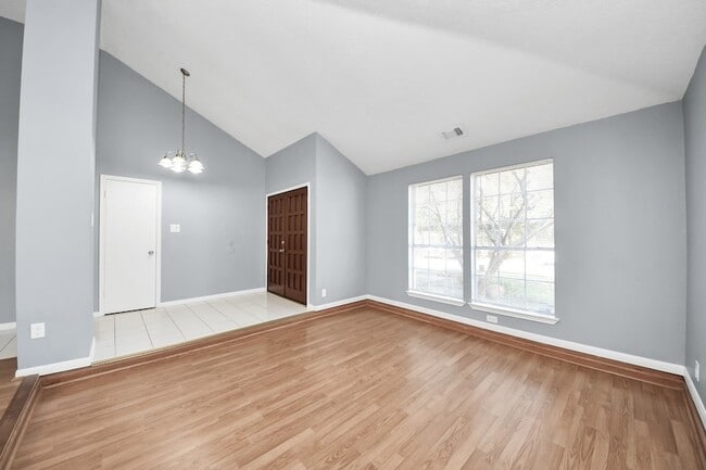 Foto del edificio - 10011 Berry Limb Dr