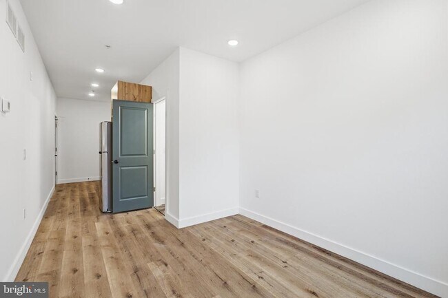 Foto del edificio - 4243 Mantua Ave