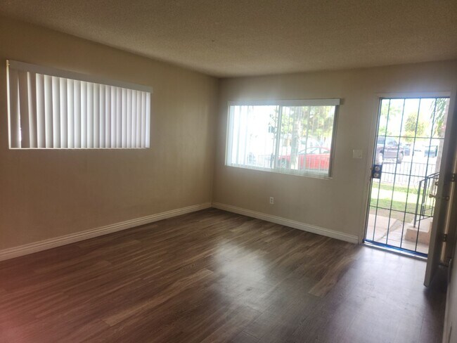Foto del edificio - Affordable 2 bedroom, 1 Bath Lower Unit