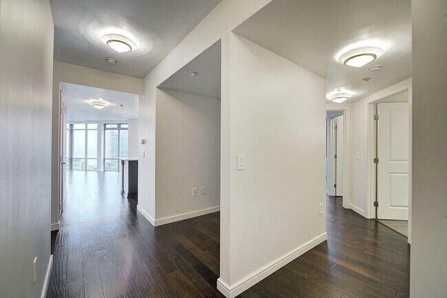 Building Photo - 2Bd/2Ba Seattle Condo