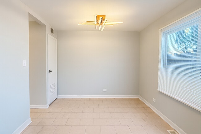 Building Photo - 1272 Court E