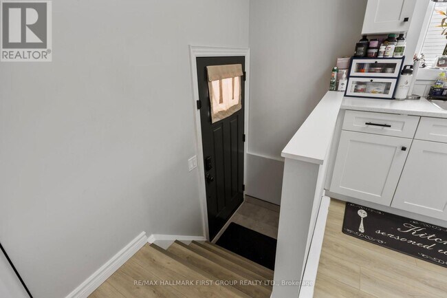 Photo du bâtiment - 1014 Renaissance Dr