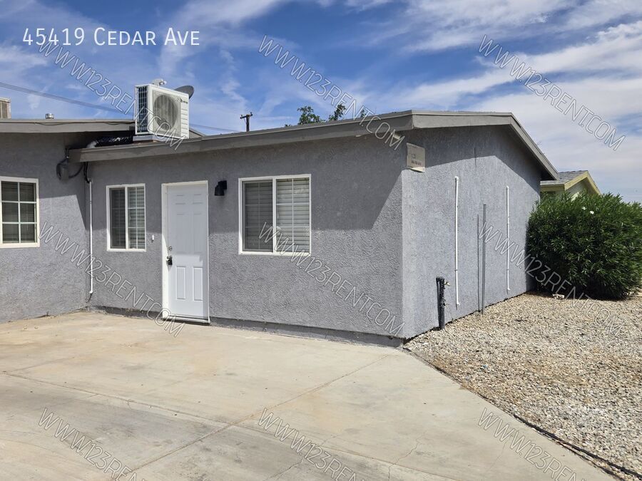 Foto principal - 45419 Cedar Ave