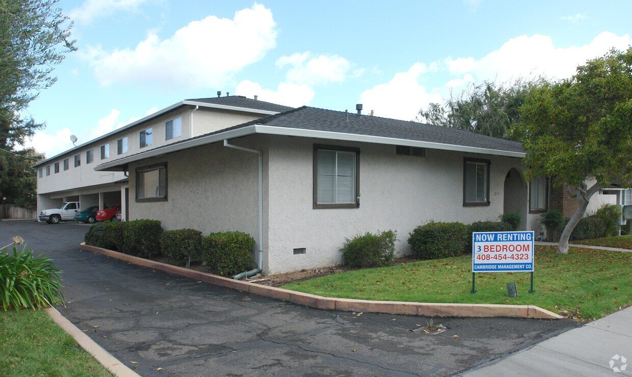 Primary Photo - 3275 Brookdale Dr