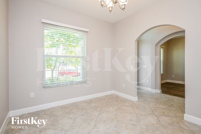 Building Photo - 321 Lake Mariana Pl