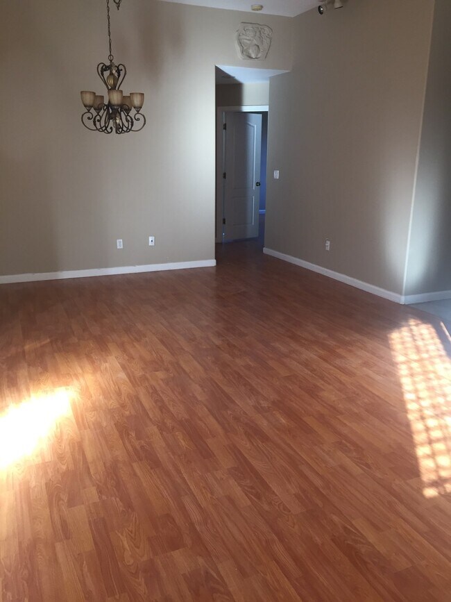 Building Photo - 3513 Fallen Oak Dr