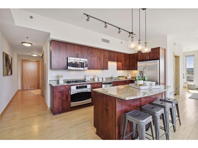 Foto del edificio - 215 10th Ave S