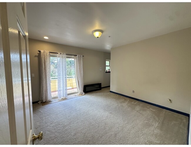 Building Photo - 1129 Brown Ave