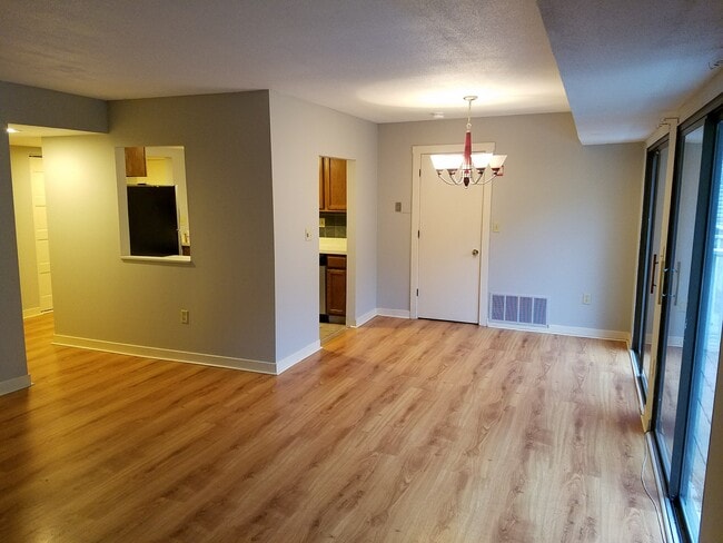 Building Photo - 17 Brookwood Dr