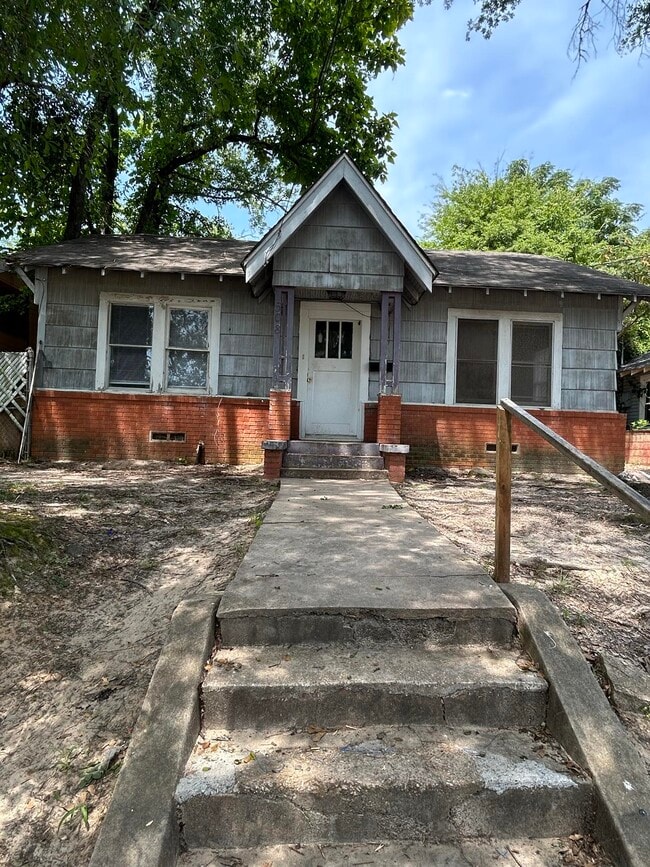 Building Photo - 508 W Elk St