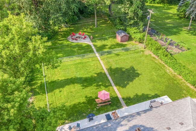 Foto del edificio - 8254 Mary Ann Ave