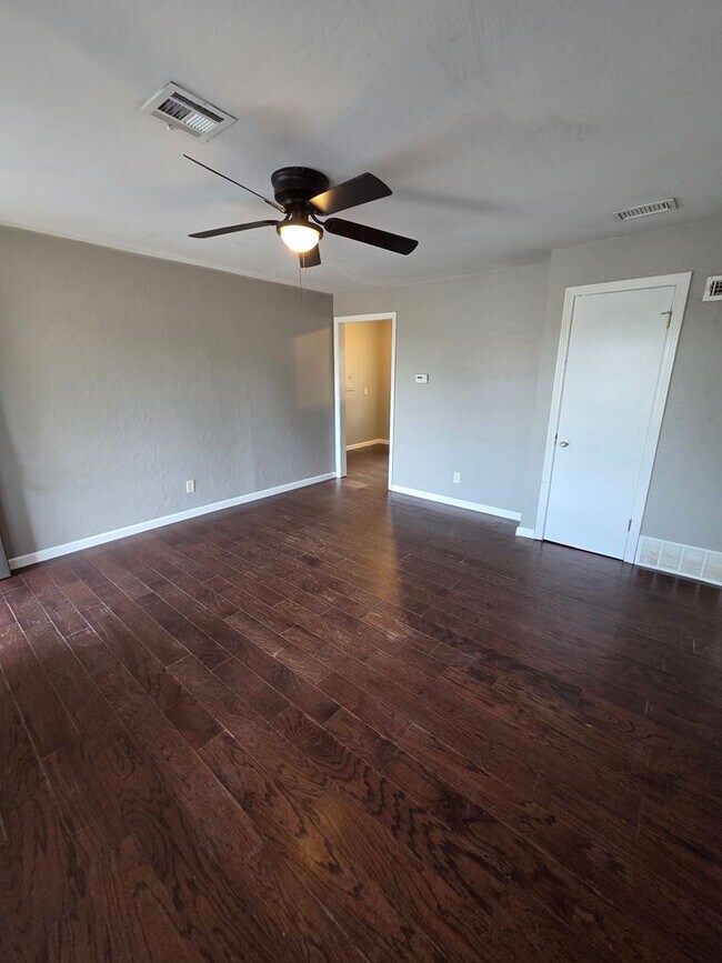 Foto del edificio - 2118 Greenway Blvd
