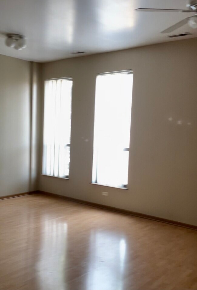 Building Photo - 3049 S Parnell Ave