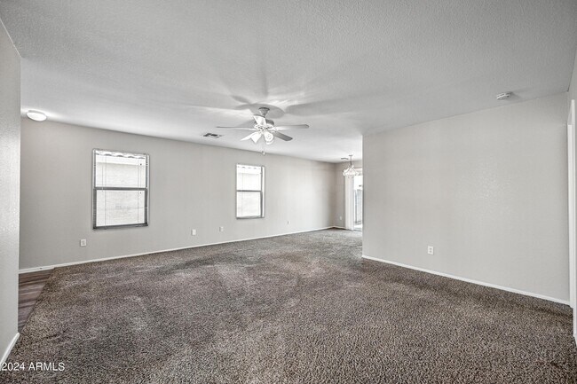 Building Photo - 625 S Heritage Dr