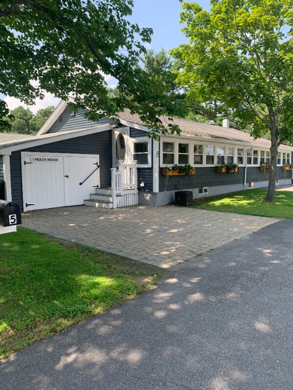 Building Photo - 8 Pine Tree Ave