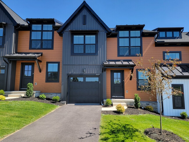 Building Photo - 2127 S Autumn Chase Dr