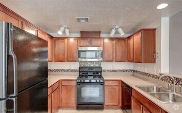 Building Photo - 6868 Sky Pointe Dr