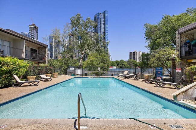 Foto del edificio - 500 E Riverside Dr