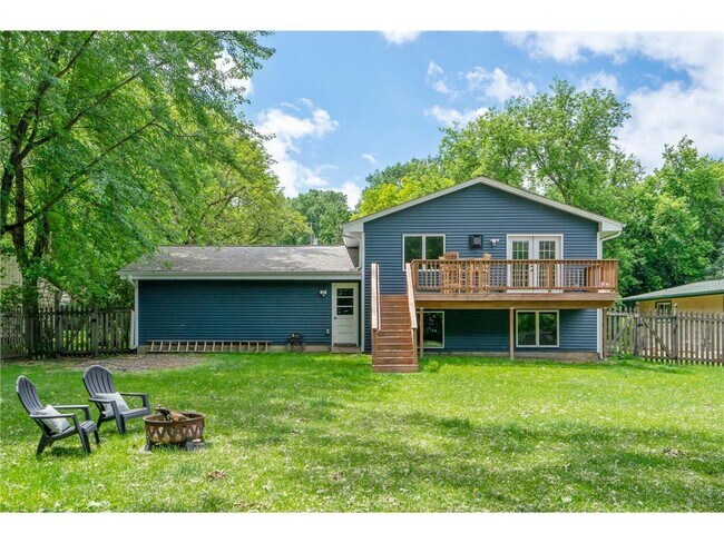 Foto del edificio - 540 Orchid Ln N