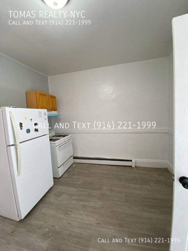 Building Photo - 12 Riverview Pl