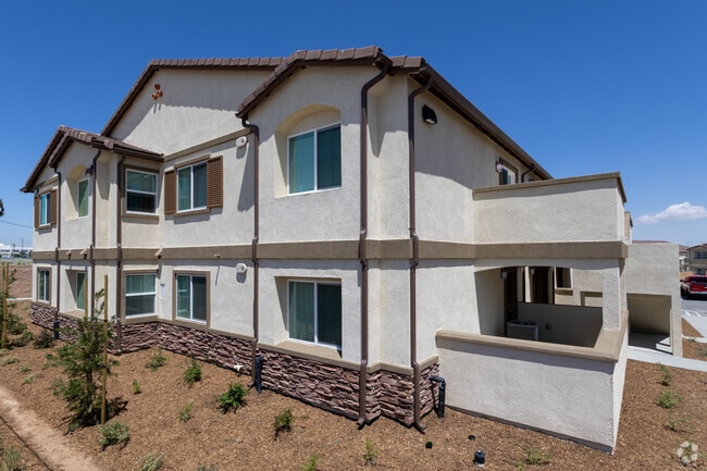 Building Photo - Las Casitas