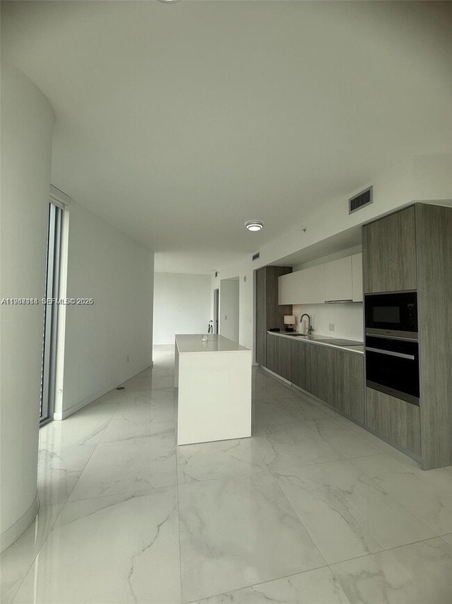 Building Photo - 2900 NE 7th Ave