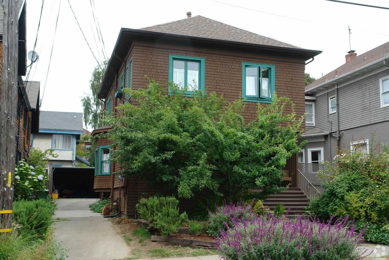 Primary Photo - 2805 Stuart St