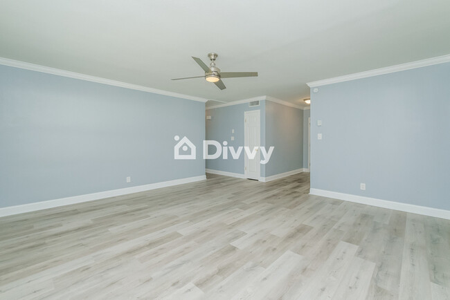 Building Photo - 320 Bahamas Ave, Temple Terrace, FL 33617