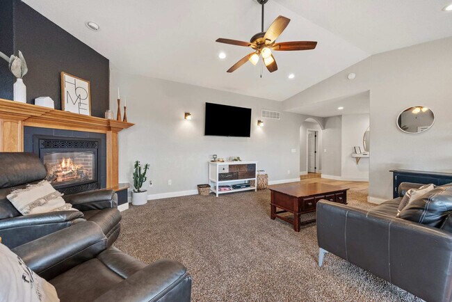 Foto del edificio - 3213 Hemlock Ct