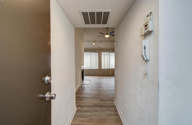 Building Photo - 12400 Overbrook Ln
