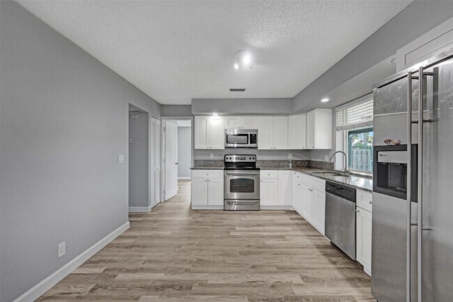 Foto del edificio - 9849 Ridgecreek Rd