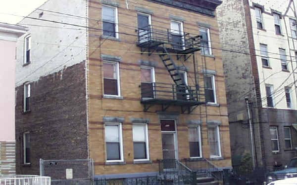 Building Photo - 711 28th St